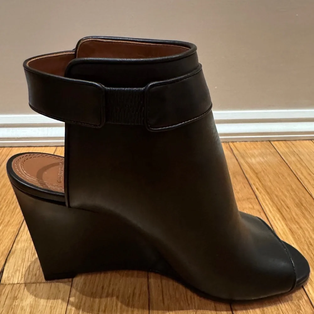 GIVENCHY - Shark Lock - Black leather open-toe wedge bootie/sandals - Picture 6 of 15